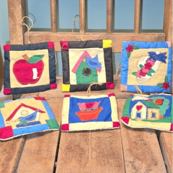 Vintage set of small Quilted ornaments, Vintage cross stich sewing, Birdhouse - Picture 1 of 9
